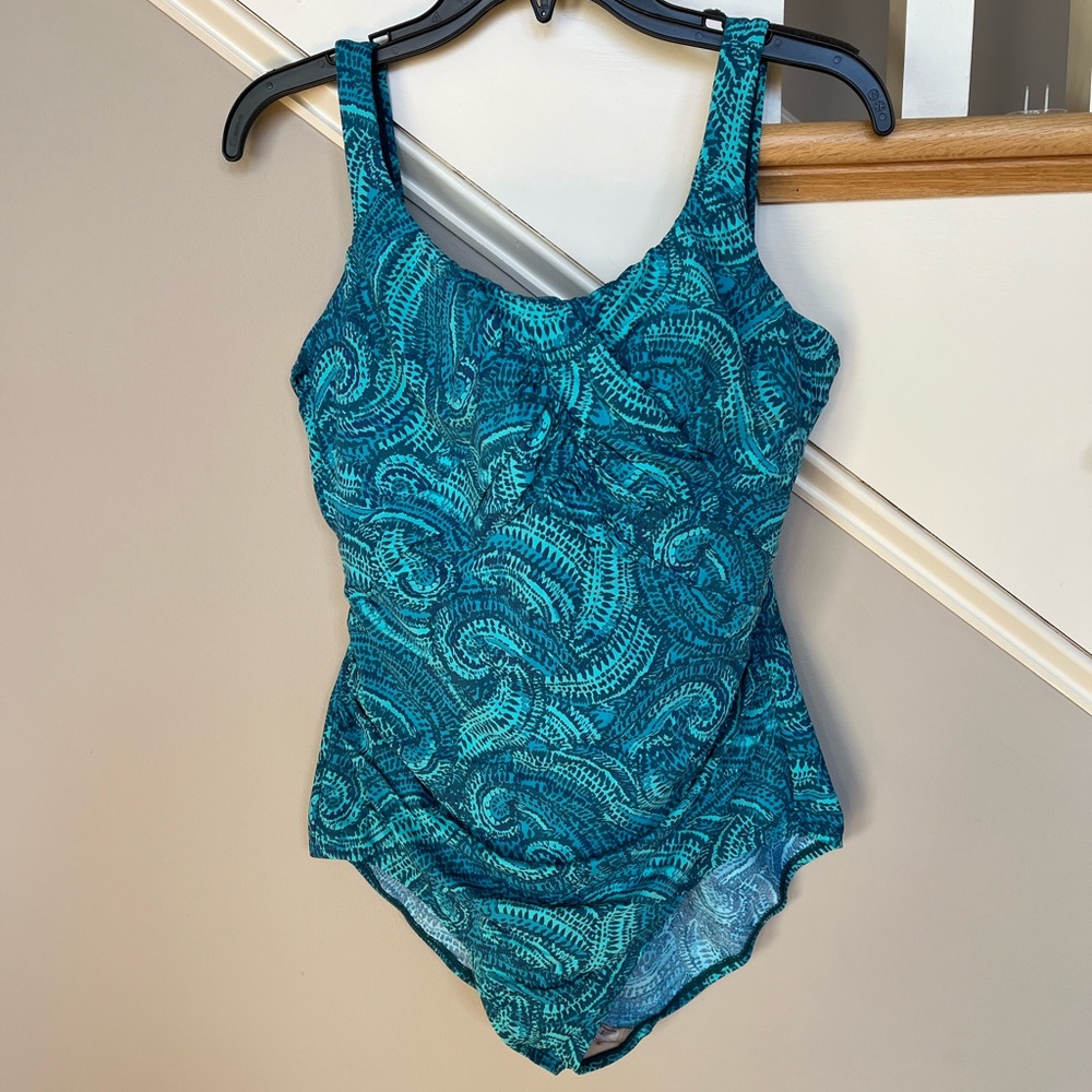 Brand new Lands End size 16 one piece swimsuit.